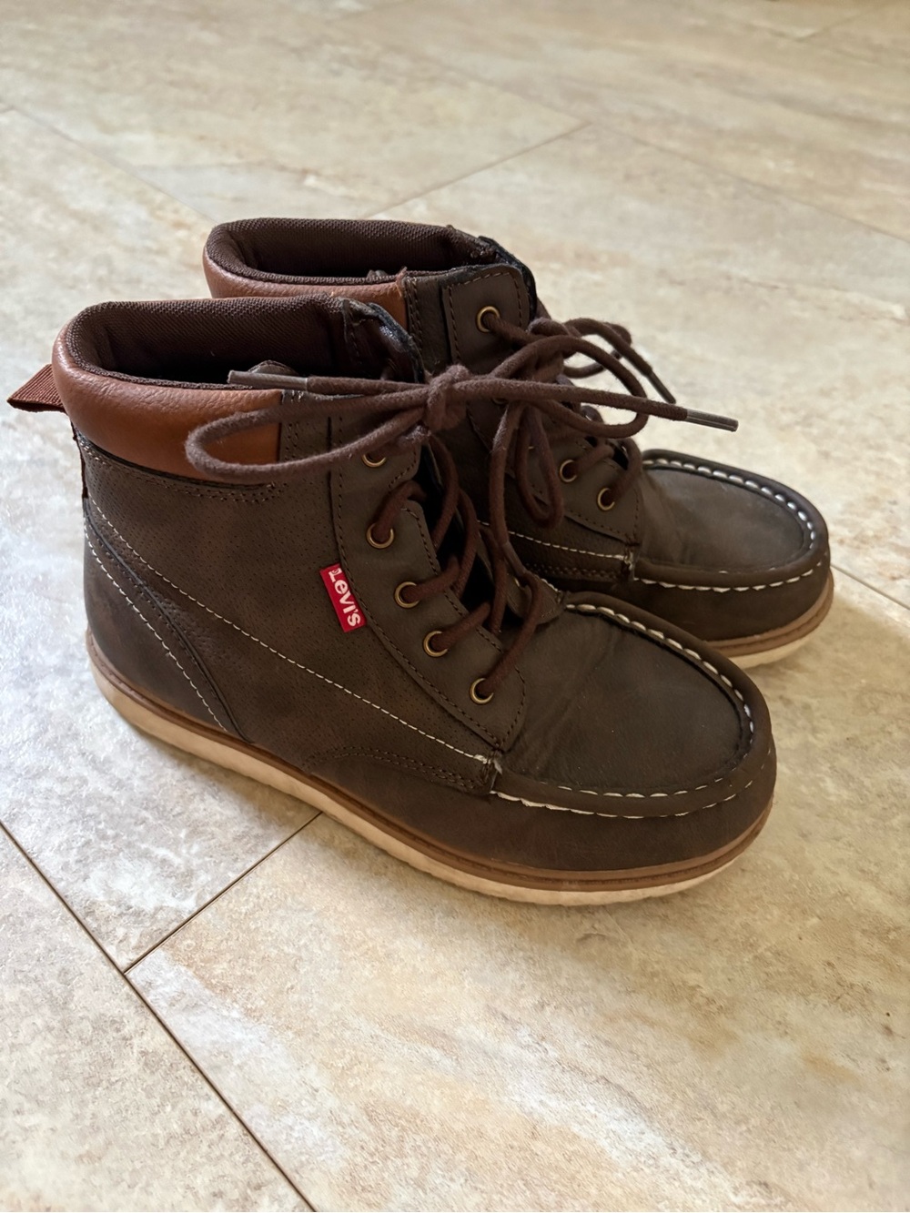 Boys size 3 Levi’s high top leather boot